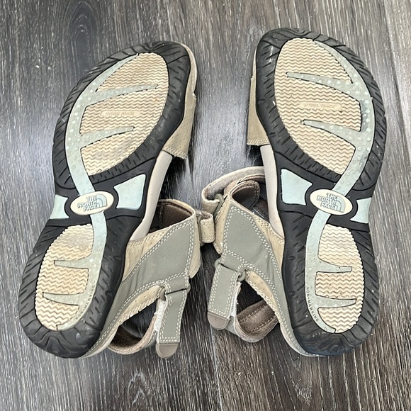 Women’s North Face sandals - Picture 6 of 8